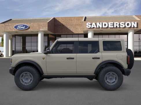 New 2025 Ford Bronco Badlands image 3