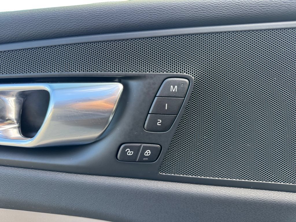 Certified 2026 Volvo XC60 B5 Plus AWD/4WD image 15