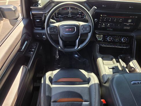 Used 2025 GMC Sierra 2500 AT4 w/ AT4 Premium Plus Package AWD/4WD image 13