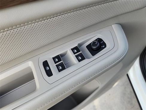 Certified 2024 Volkswagen Atlas SE image 10