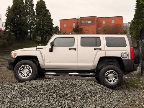 Used 2007 HUMMER H3 AWD/4WD image 4