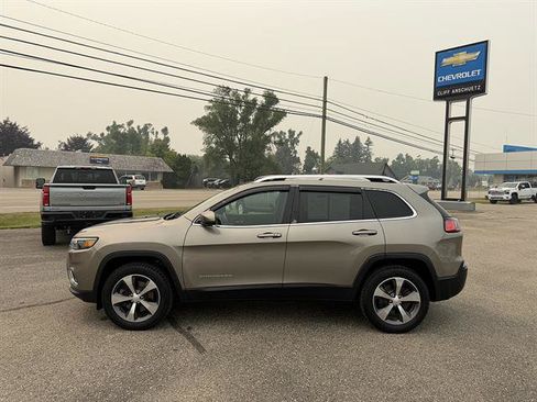 Used 2019 Jeep Cherokee Limited w/ Luxury Group AWD/4WD image 3