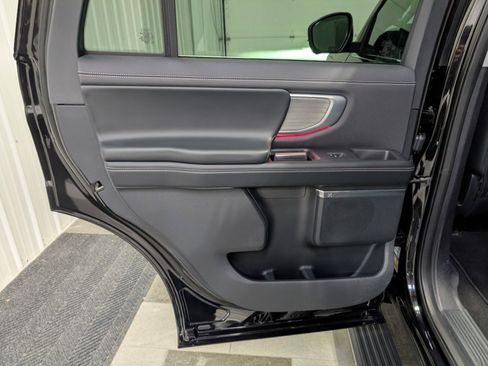 Used 2025 Ford Expedition Platinum image 9