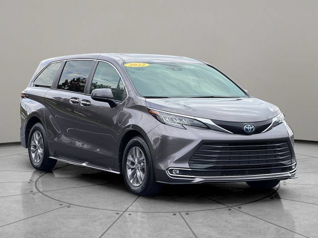 Certified 2022 Toyota Sienna XLE FWD image 8