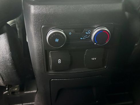 Used 2022 Ford Explorer XLT AWD/4WD image 25