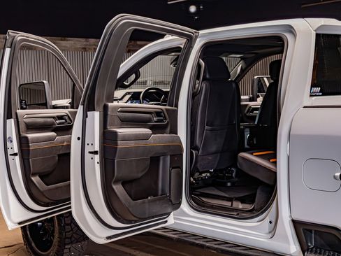 Used 2025 GMC Sierra 3500 AT4 image 28