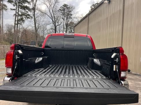 Used 2021 Toyota Tacoma SR5 AWD/4WD image 26