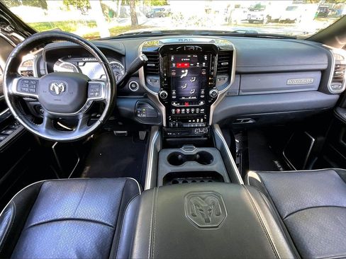 Used 2019 RAM 2500 Laramie w/ Black Appearance Package image 7