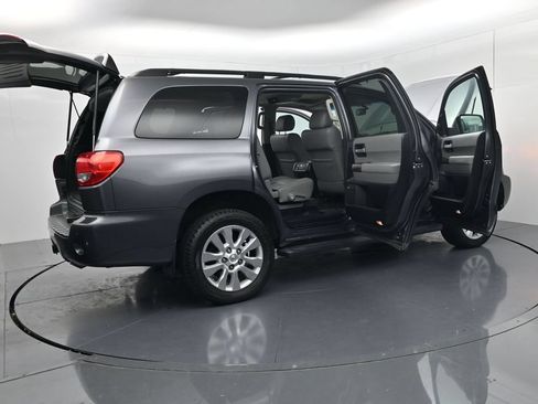 Used 2017 Toyota Sequoia Platinum AWD/4WD image 77