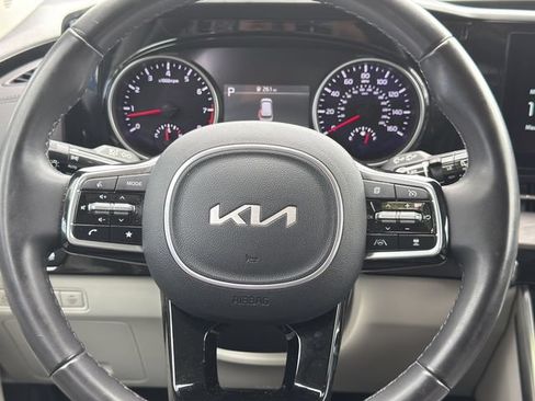 Used 2024 Kia Carnival EX FWD image 19