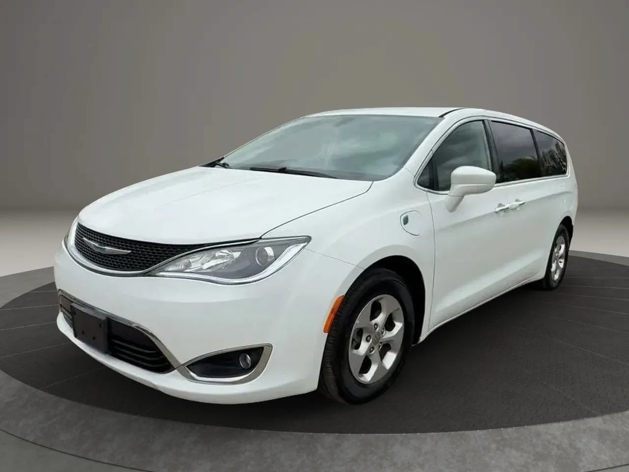 Used 2018 Chrysler Pacifica Touring Plus FWD image 3