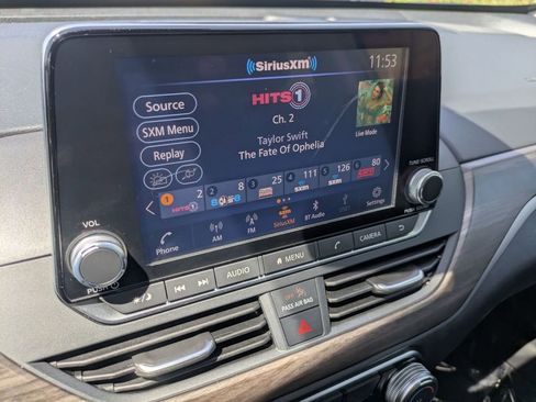 Used 2025 Nissan Altima 2.5 SV image 21