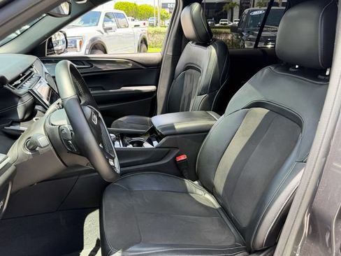 Used 2022 Jeep Grand Cherokee Altitude RWD image 5