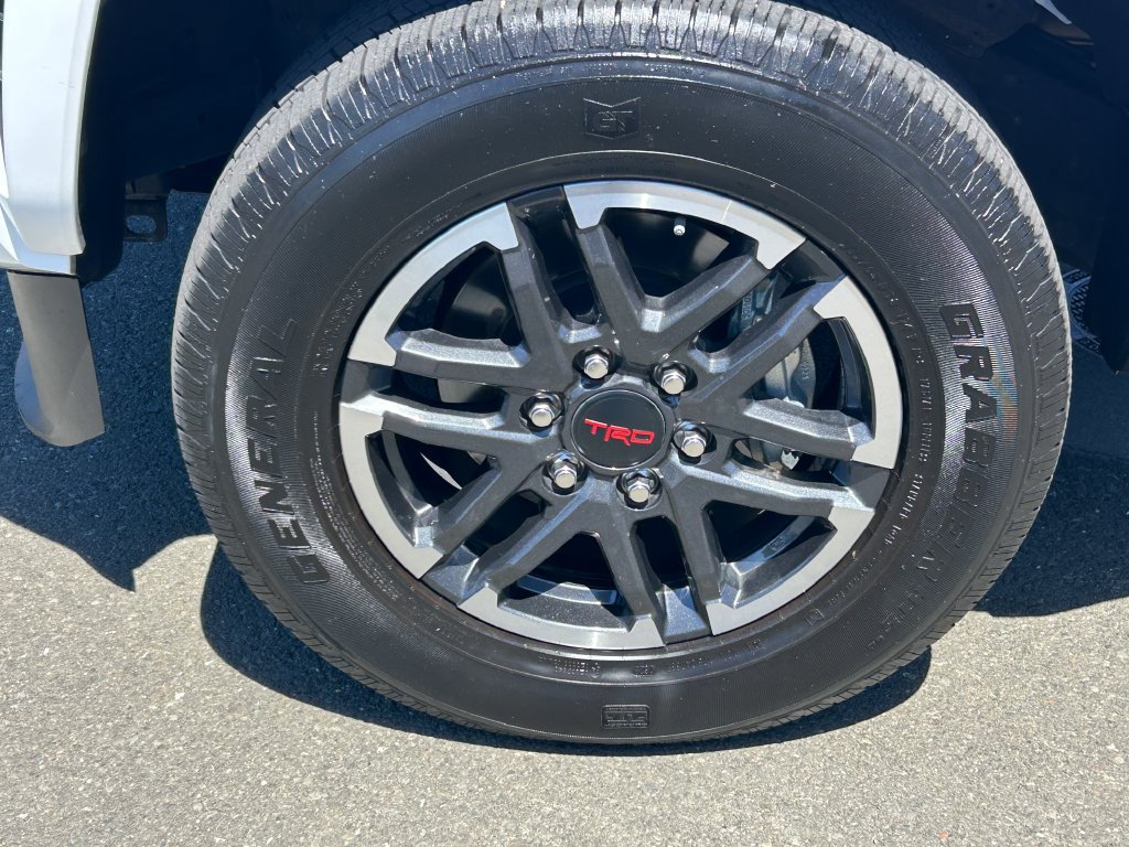 Used 2025 Toyota Tacoma TRD Sport AWD/4WD image 9