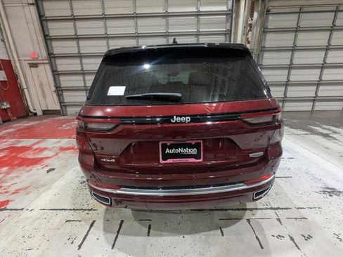 New 2025 Jeep Grand Cherokee Summit image 8