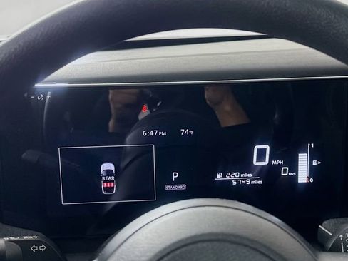 Used 2025 Nissan Kicks SV AWD/4WD image 5
