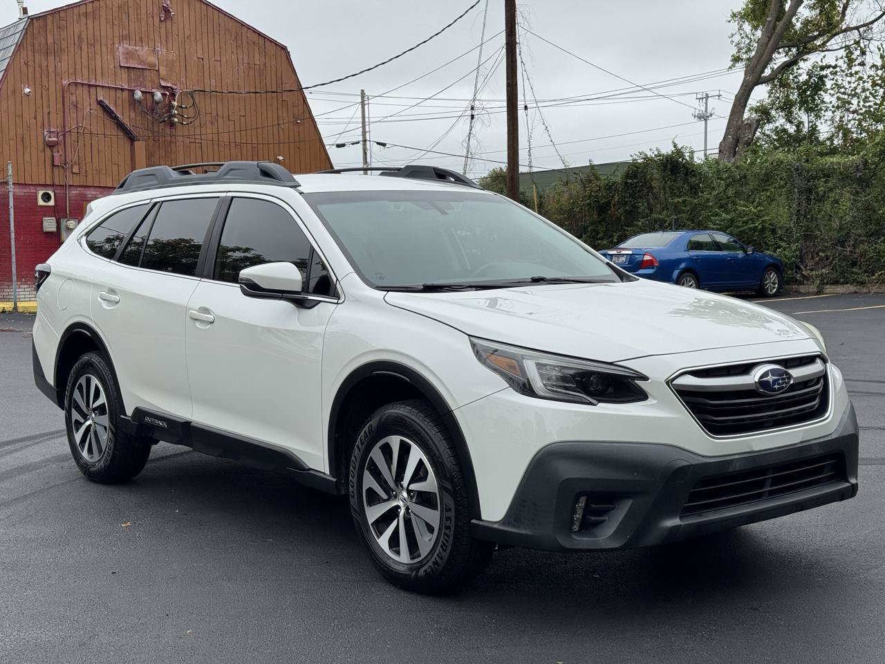 Used 2020 Subaru Outback Premium AWD/4WD image 2