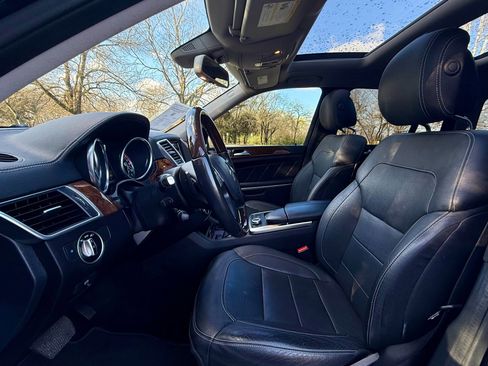 Used 2016 Mercedes-Benz GL 550 4MATIC image 24