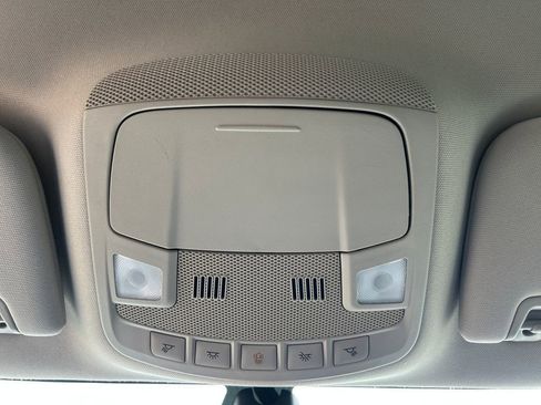 Used 2019 Ford Fusion SE FWD image 16