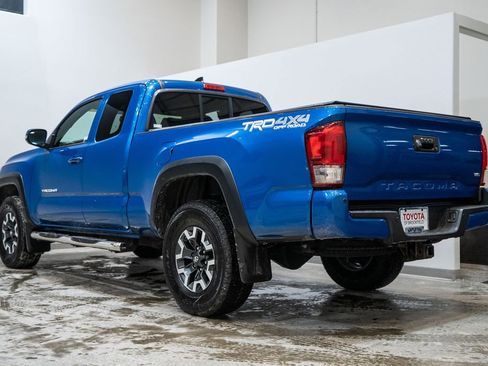 Used 2017 Toyota Tacoma TRD Off-Road image 4