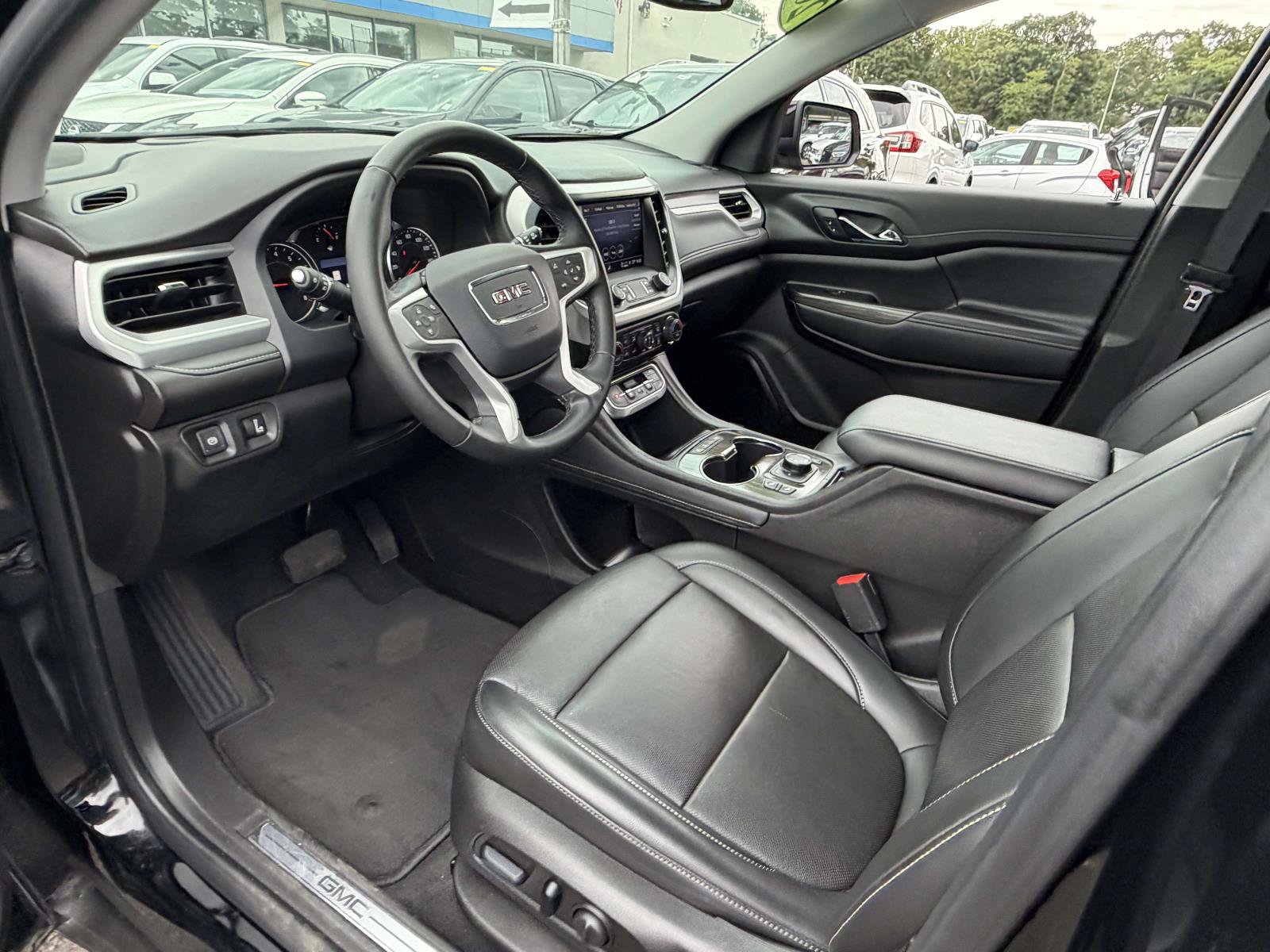 Used 2023 GMC Acadia SLT AWD/4WD image 11