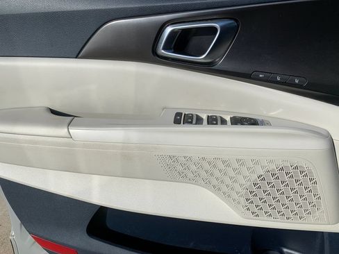 Used 2025 Kia Carnival SX w/ SX Dark Edition Package FWD image 12