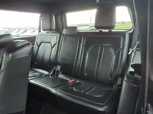 Used 2021 Ford Expedition Max Limited image 12