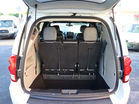 Used 2017 Dodge Grand Caravan SXT image 15