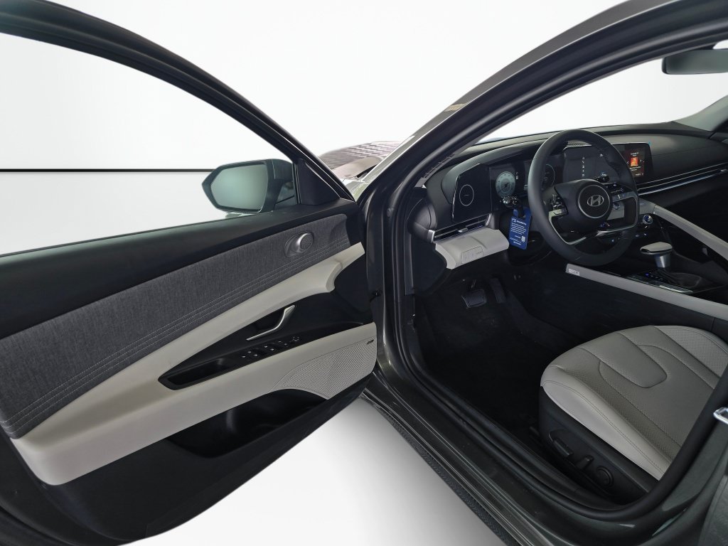 New 2026 Hyundai Elantra Limited FWD image 30
