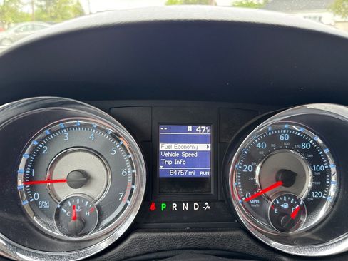 Used 2012 Chrysler Town & Country Touring FWD image 17