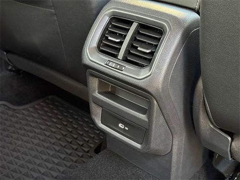 Certified 2023 Volkswagen Taos SE image 16