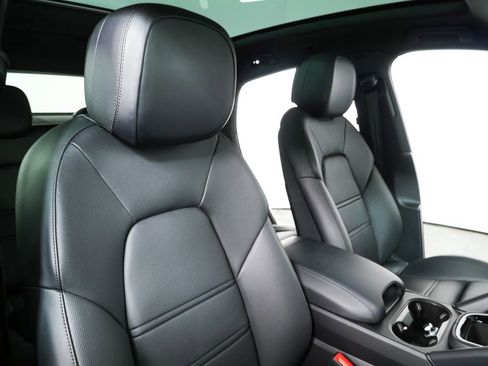 New 2026 Porsche Cayenne Coupe image 24