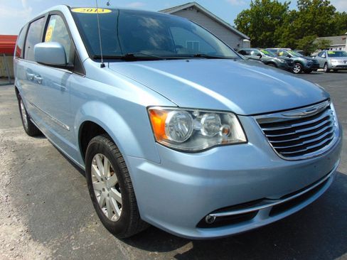 Used 2013 Chrysler Town & Country Touring FWD image 2
