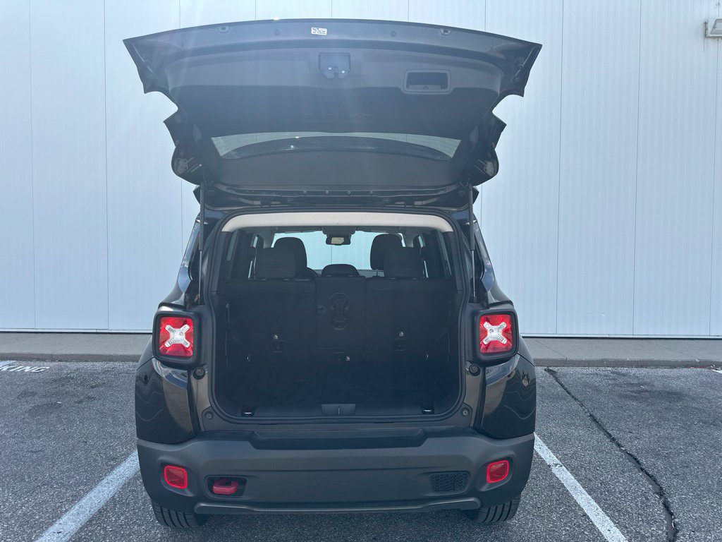 Used 2022 Jeep Renegade Trailhawk AWD/4WD image 19