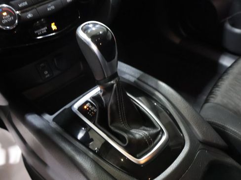 Used 2017 Nissan Rogue SV AWD/4WD image 27