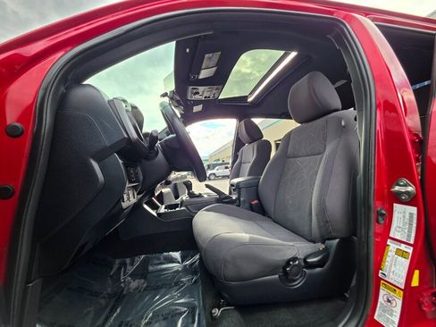 Used 2016 Toyota Tacoma TRD Off-Road w/ Premium & Technology Package image 13