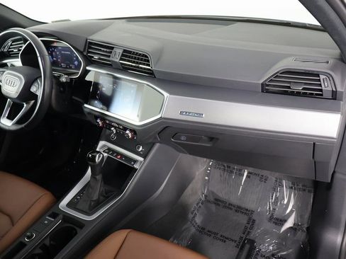 Used 2021 Audi Q3 2.0T Premium image 9