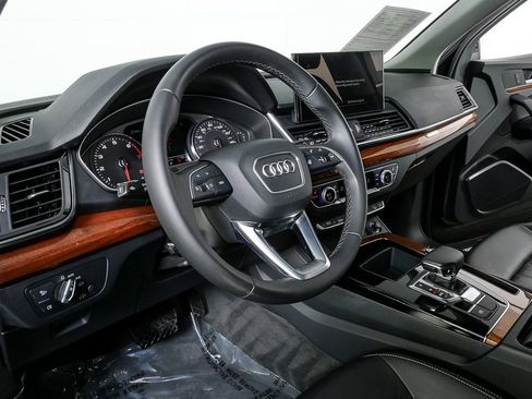 Used 2023 Audi Q5 2.0T Premium w/ Convenience Package image 4