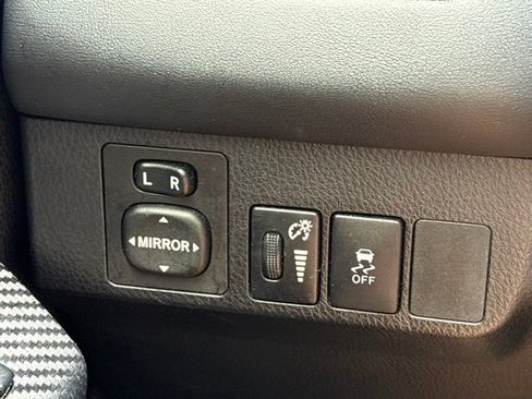 Used 2015 Toyota RAV4 XLE AWD/4WD image 14