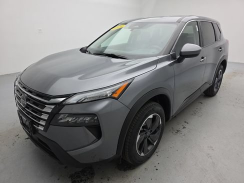 Used 2024 Nissan Rogue SV AWD/4WD image 4