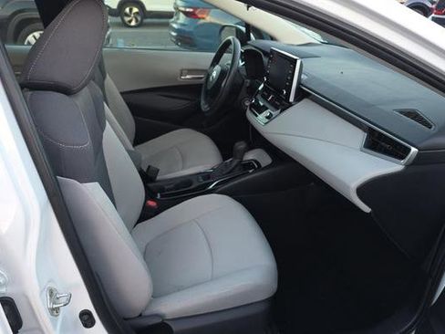 Used 2020 Toyota Corolla LE image 9