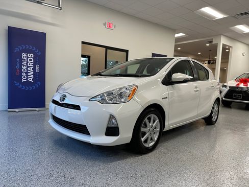 Used 2012 Toyota Prius C Three image 4