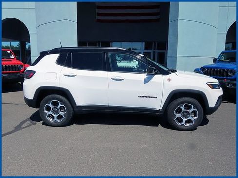 Used 2022 Jeep Compass Trailhawk w/ Trailhawk Elite Group AWD/4WD image 1