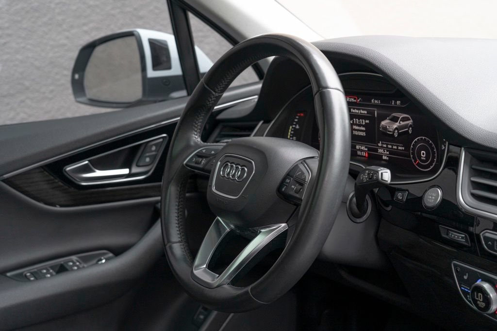 Used 2017 Audi Q7 3.0T Premium Plus w/ Premium Plus Package AWD/4WD image 38