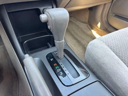 Used 2004 Toyota Camry LE FWD image 26