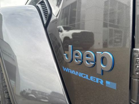 Used 2025 Jeep Wrangler Unlimited Sahara w/ Safety Group image 12