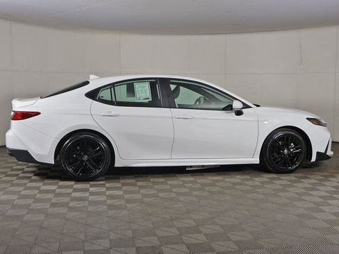 Used 2025 Toyota Camry SE image 16