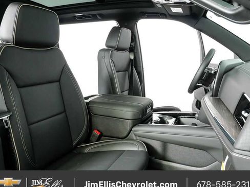 New 2026 Chevrolet Suburban Premier w/ Sun And Tow Package image 24