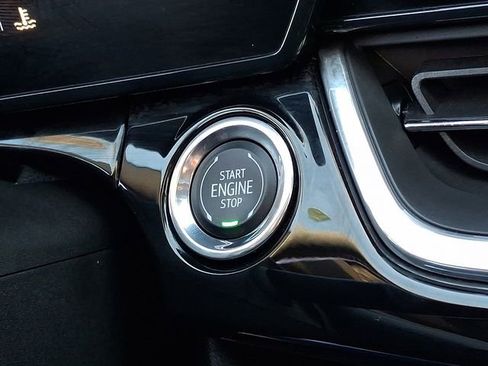 Used 2024 Chevrolet Trax RS w/ Sunroof Package image 24