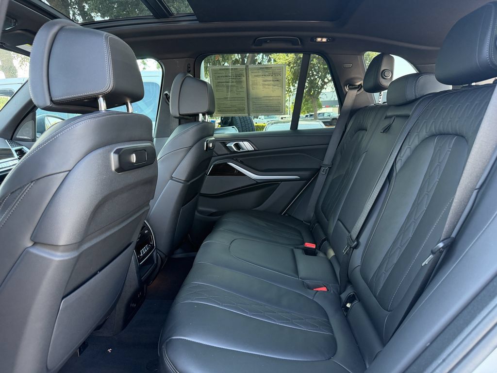Used 2025 BMW X5 xDrive50e AWD/4WD image 25